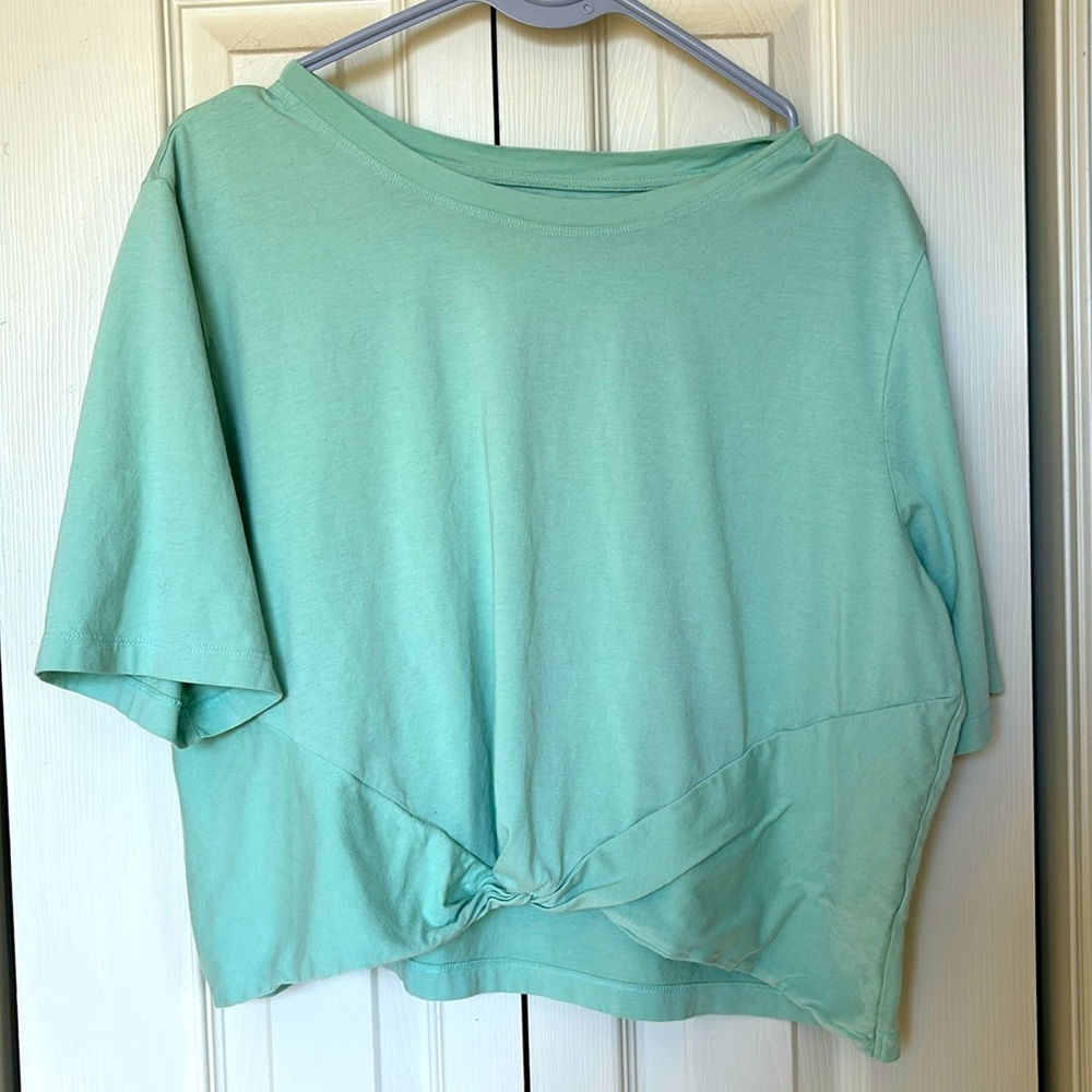 FLX Cropped, Twist Hem Tshirt